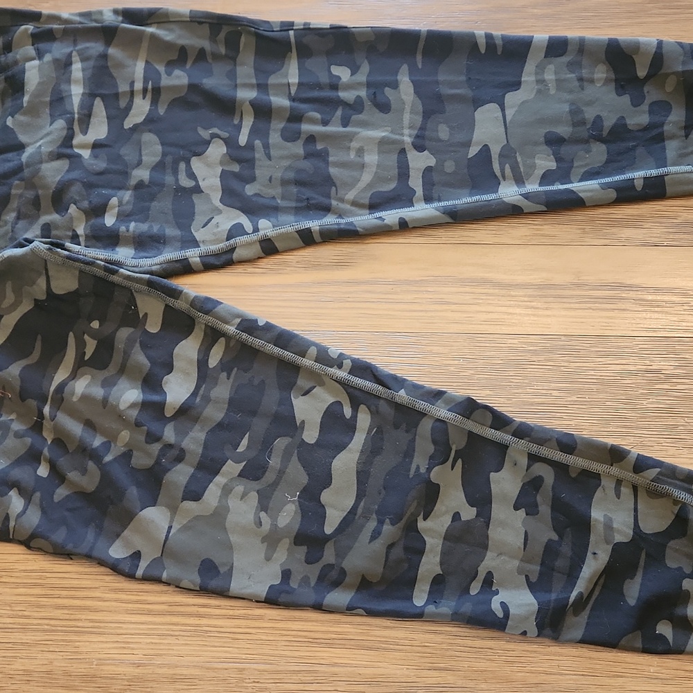 ALPHALETE Camo jogging pants